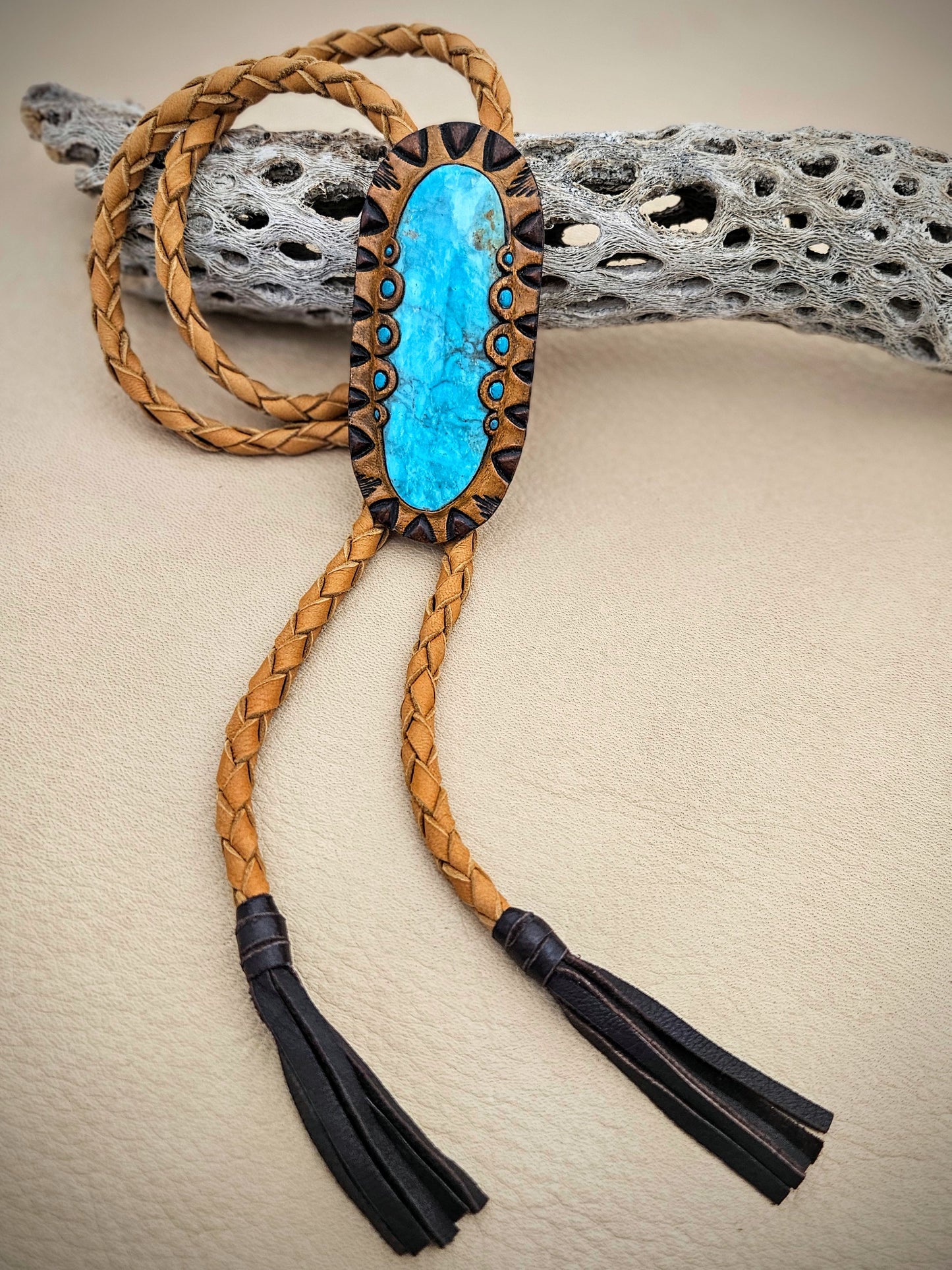 XL Kingman Scalloped Bolo Tie