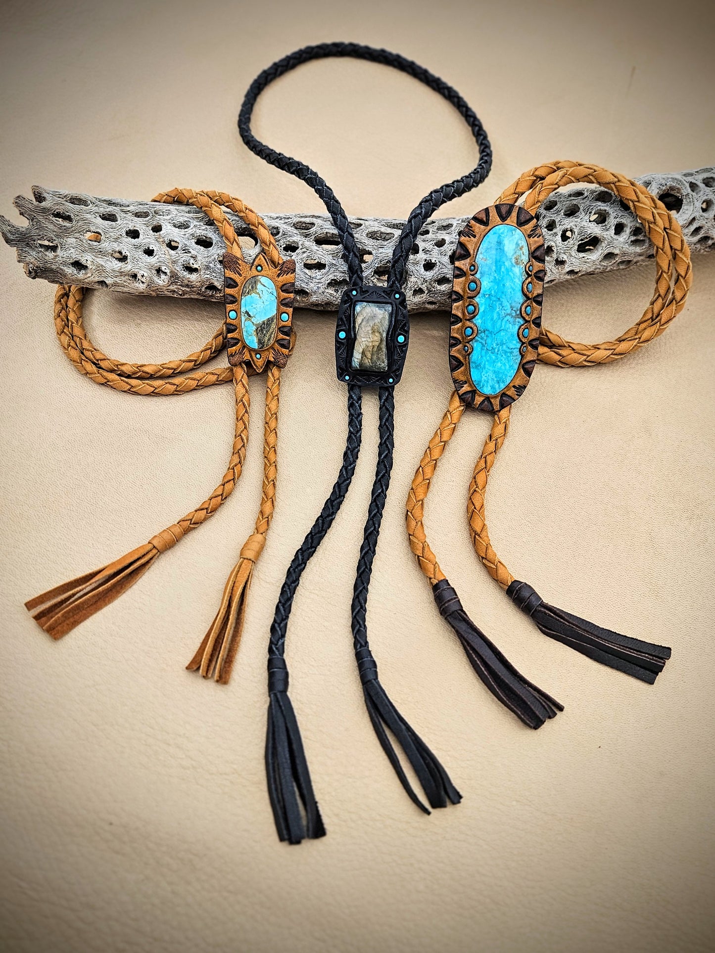 XL Kingman Scalloped Bolo Tie